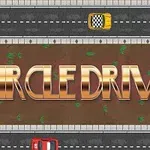 円形の道路に赤と黄の車が走行し、中央に「CIRCLE DRIVE」という金色の文字が配置された画像。