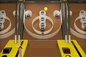 黄色いボールが複数の得点付きのカップを目指して投げられているゲームの画像。