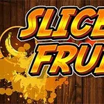 カラフルな果物のスプラッシュを背景に、力強いフォントで「SLICE FRUIT」と書かれたグラフィック。