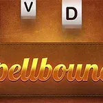 茶色の背景に「Spellbound」と金色で書かれた文字と、上部に白いキューブに「T」、「V」、「D」、「O」と書かれたアルファベット。